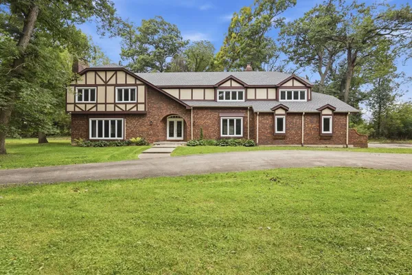 4 AUBURN LN