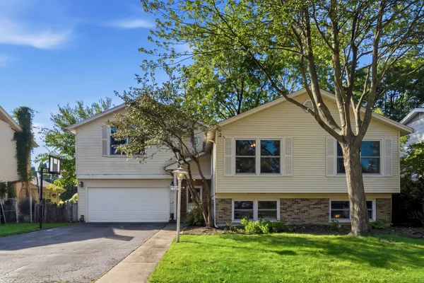 23 W SUFFIELD DR