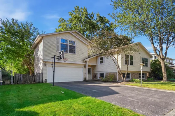 23 W SUFFIELD DR