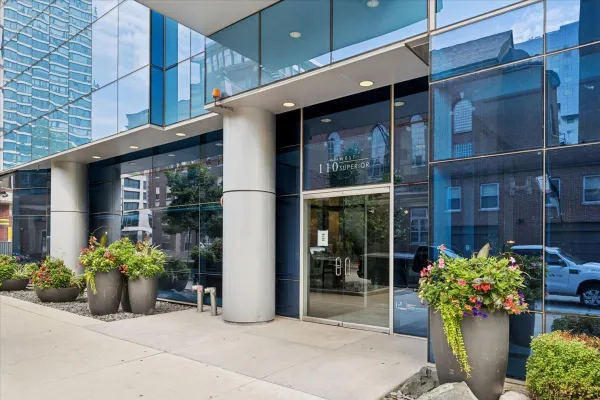 110 W SUPERIOR ST 1602