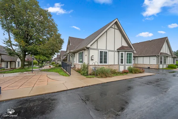 1664 WILLOW CIRCLE DR