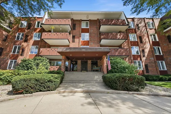 121 S SPRUCE AVE 207