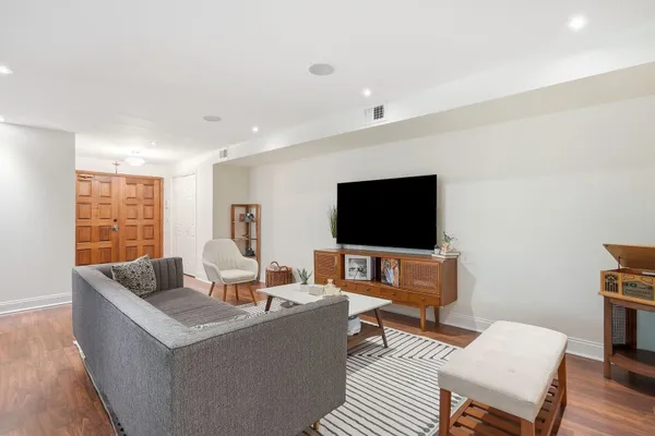 121 S SPRUCE AVE 207