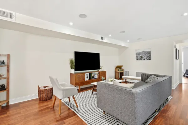 121 S SPRUCE AVE 207