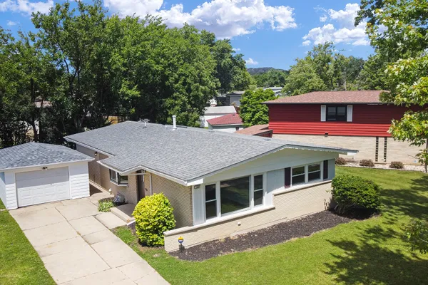 220 N PARK DR