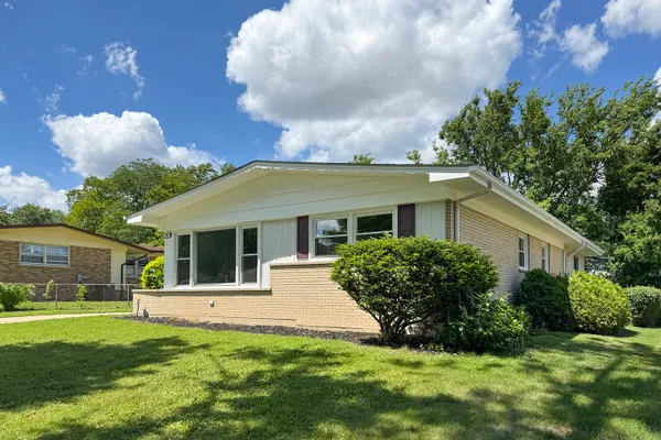 220 N PARK DR