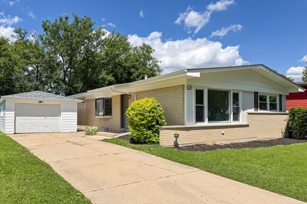 220 N PARK DR