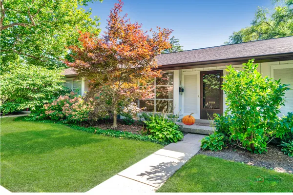 303 CRESTWOOD VLG