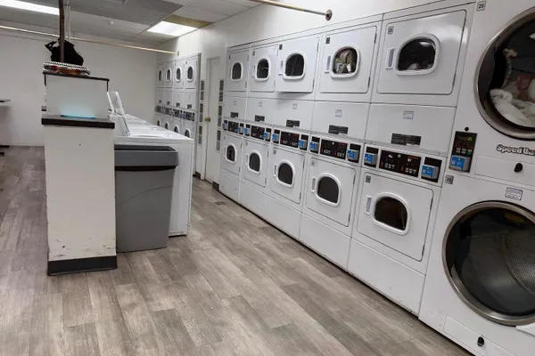 4250 N MARINE DR 905