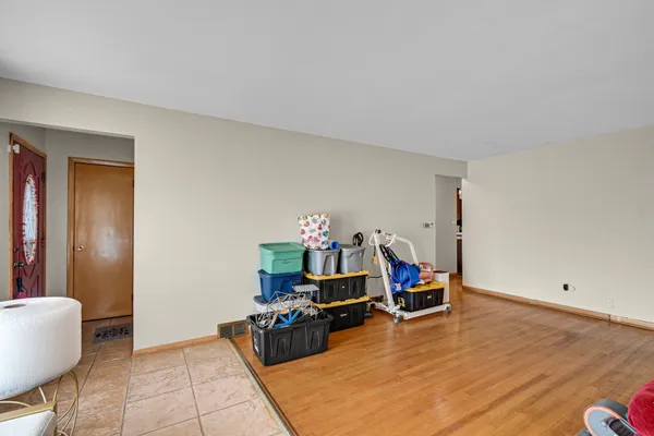 380 BENSLEY AVE