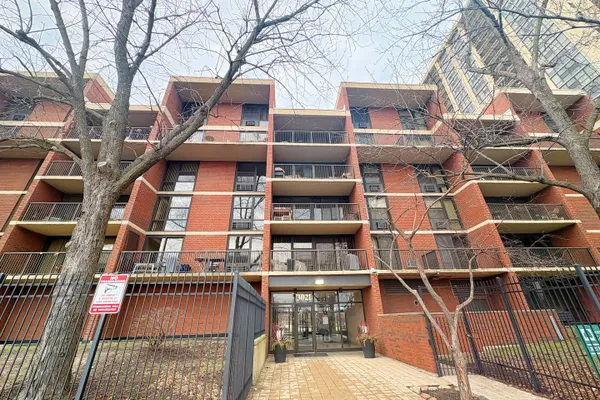3021 S MICHIGAN AVE 306