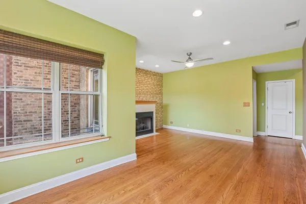 4942 N SPAULDING AVE 3S