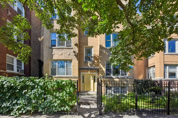 4942 N SPAULDING AVE 3S