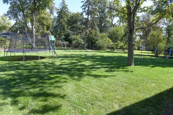 133 LINDEN DR