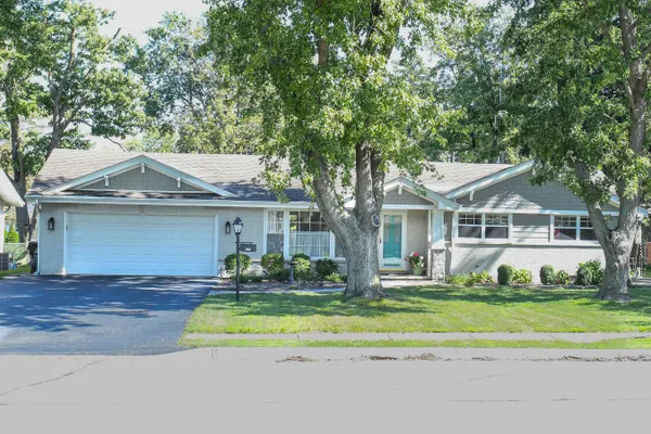 133 LINDEN DR