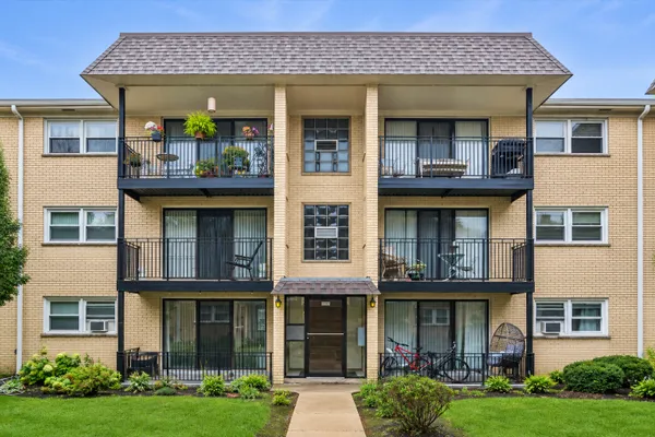 6567 N HARLEM AVE 1W