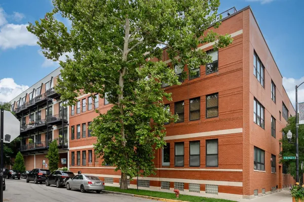 2012 W SAINT PAUL AVE 207