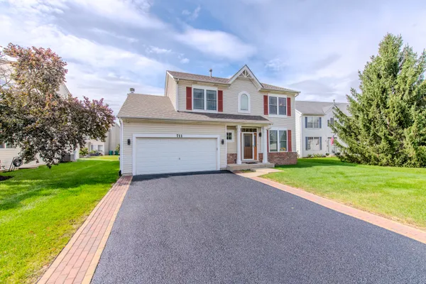 711 SILVER FOX DR