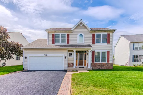 711 SILVER FOX DR