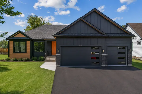 1211 NOBLE DR