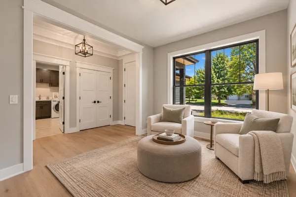 1211 NOBLE DR