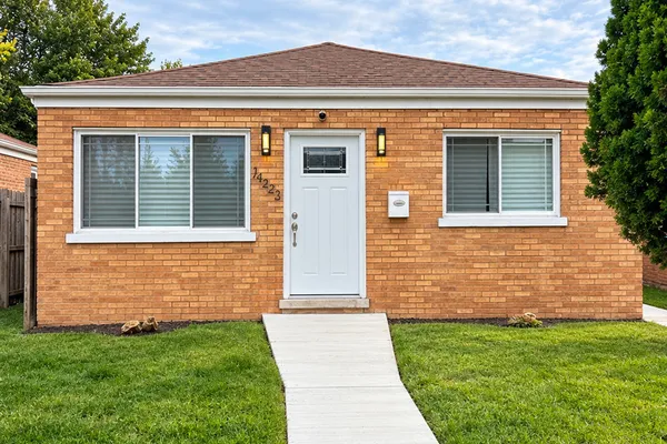 14733 MAPLEWOOD AVE