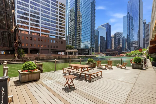 345 N CANAL ST 1204