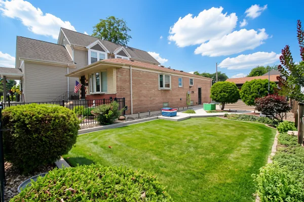 10756-10752 S ALBANY AVE