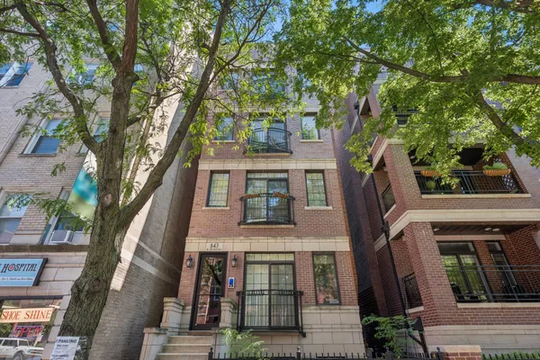 843 W DIVERSEY PKWY 4
