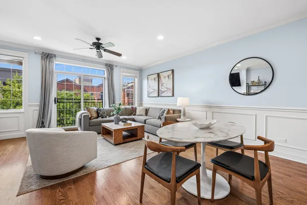843 W DIVERSEY PKWY 4
