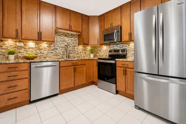 375 PLUM CREEK DR 312