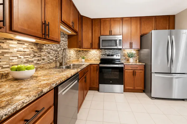 375 PLUM CREEK DR 312