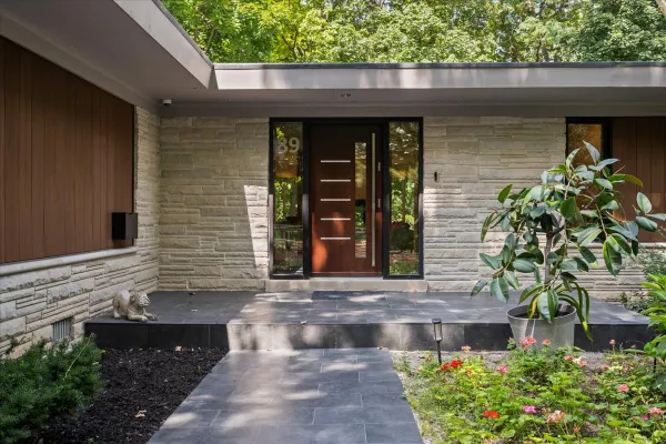 89 CARY AVE