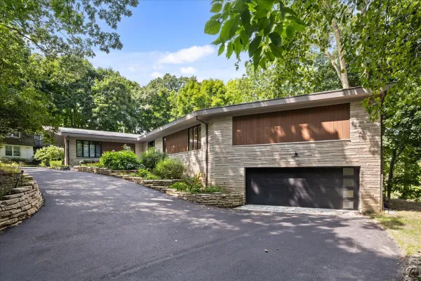 89 CARY AVE