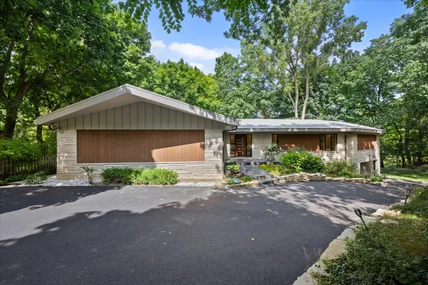 89 CARY AVE