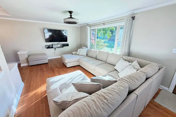 445 STANFORD DR