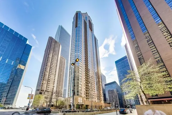 222 N COLUMBUS DR 3805