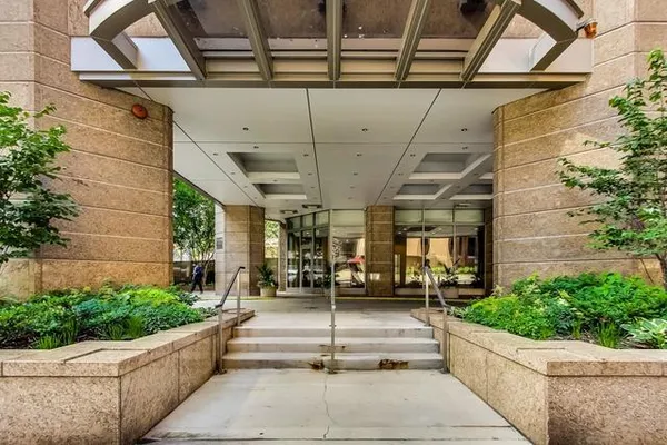 222 N COLUMBUS DR 3805