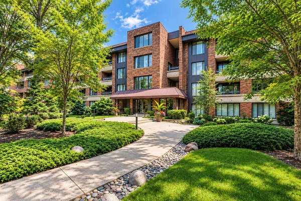 1401 BURR OAK RD 303B