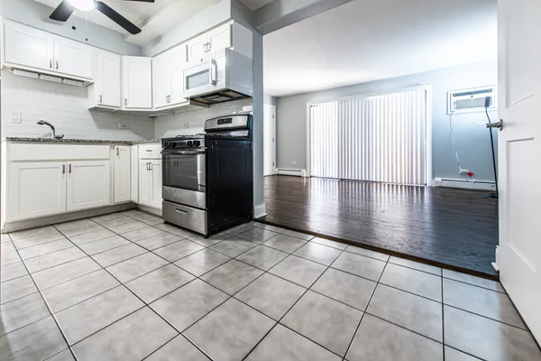 6464 N NW HWY 1E