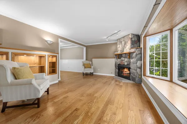 4431 WAUBANSIE LN