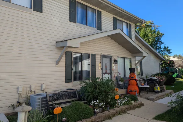 2S758 WINCHESTER CIR 3