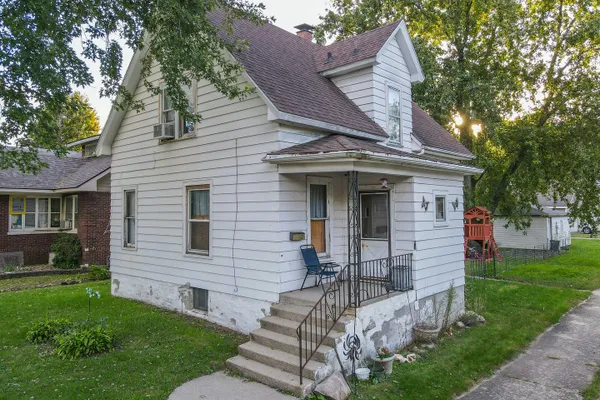 1203 S 4TH AVE