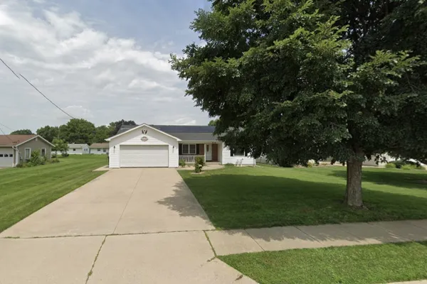 406 W MCKINLEY RD