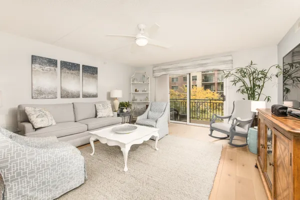 10 S WILLE ST 303