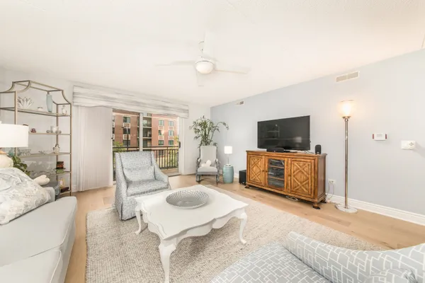 10 S WILLE ST 303
