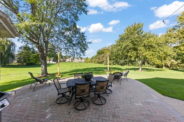 1N210 COVENTRY DR