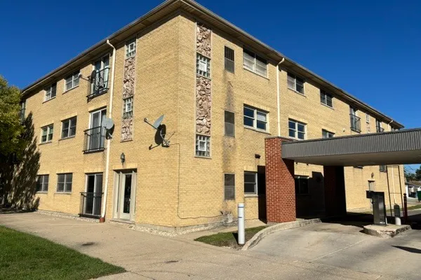 8320 W BELMONT AVE 11