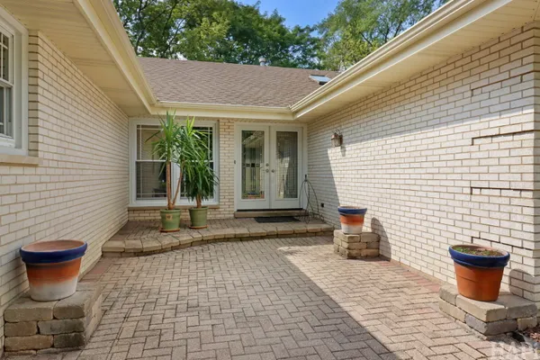 994 COMMONWEALTH CT