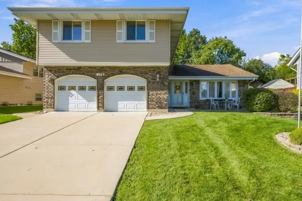 176 CAMBRIDGE LN